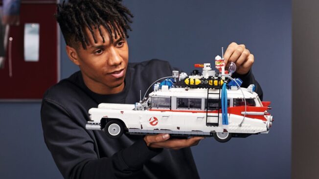 LEGO-Ghostbusters-ECTO-1-Promo-Lifestyle